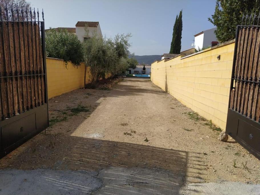 Agradable Casa Con Piscina En La Serrania. Arriate Exterior foto